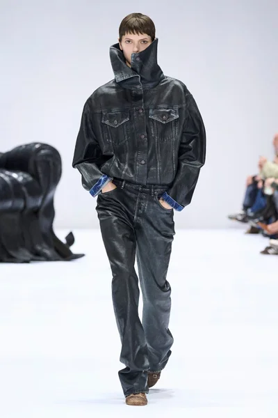 Look 19